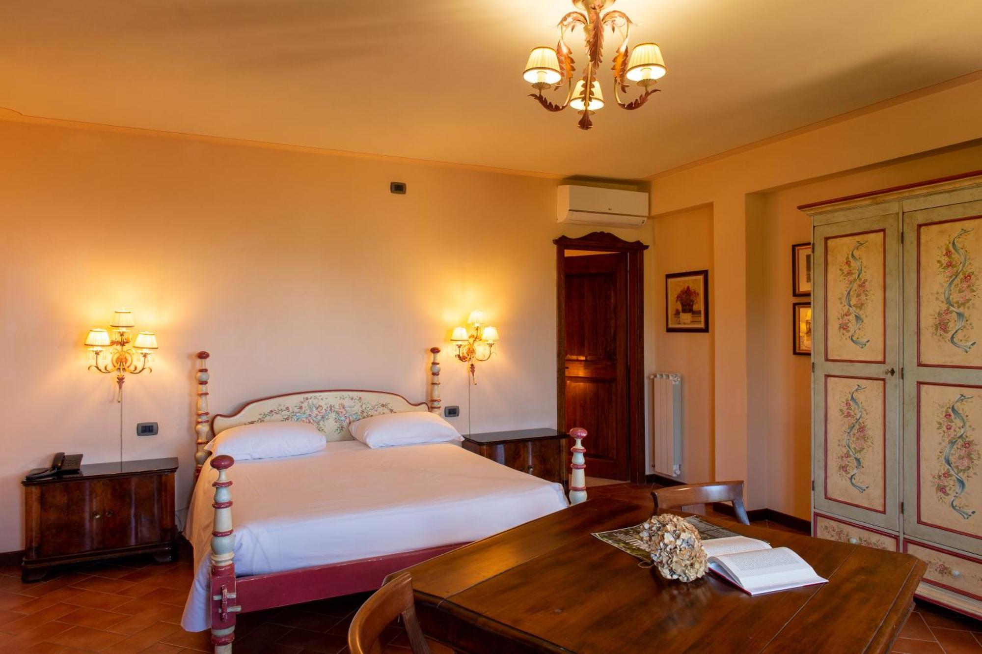 Borgo I Tre Baroni - Spa Suites & Resort Poppi Habitación foto